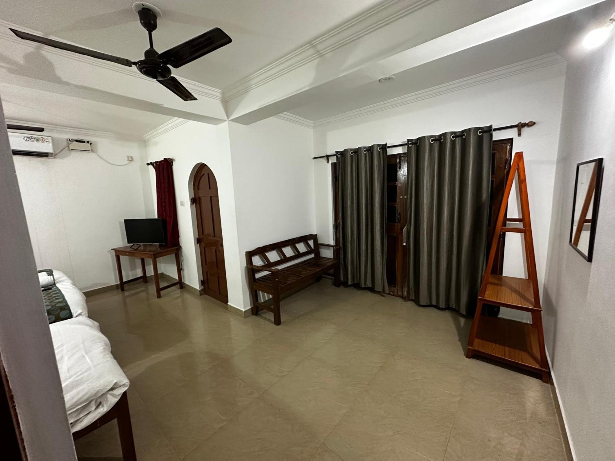 Baga Seafinity Hotel Exterior photo